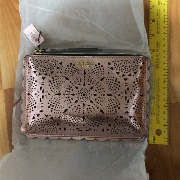 ✂️Victoria's Secret Laser Cut Pink Wristlet - Picture 6 of 7